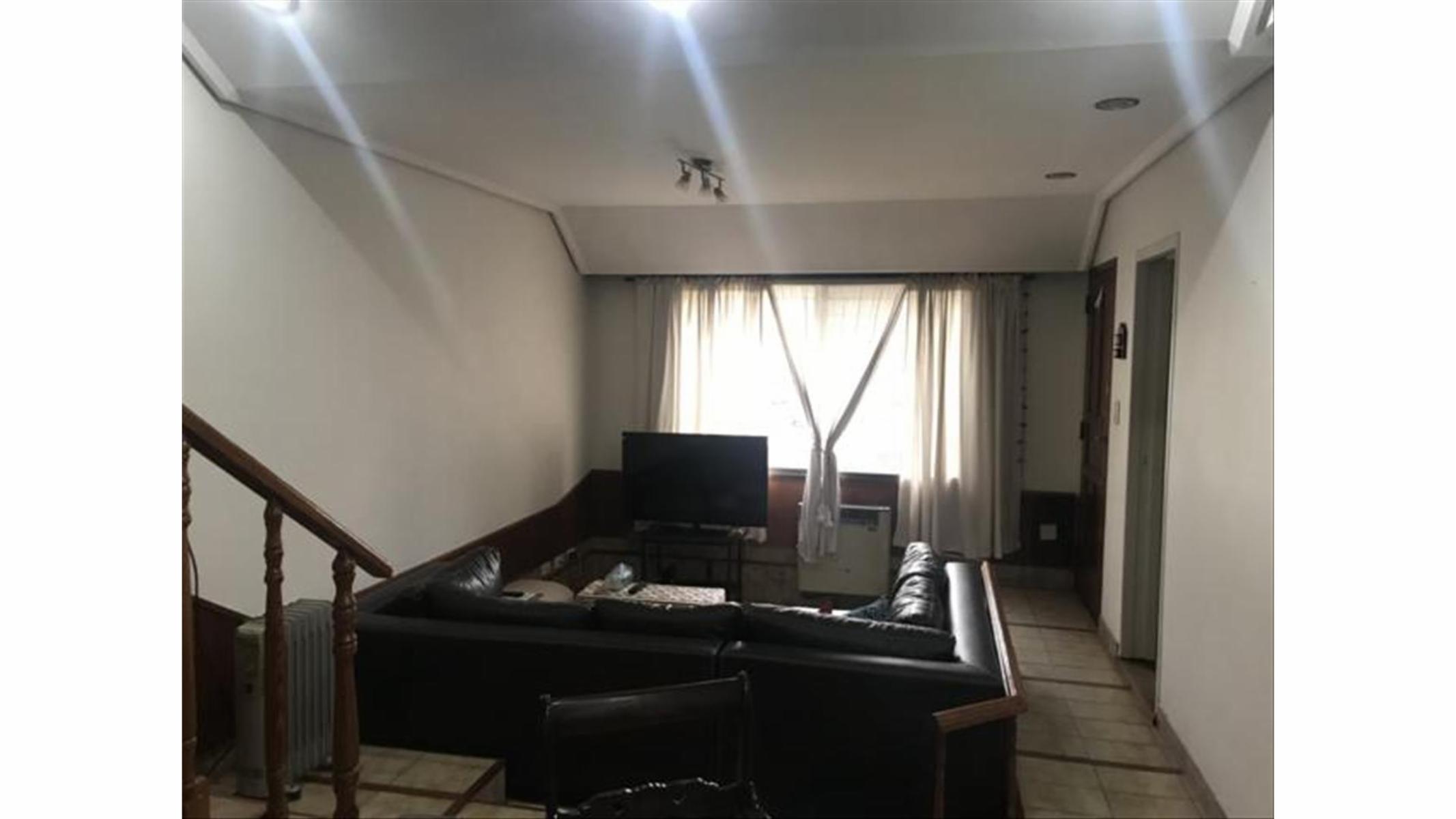 Se Vende Excelente PH de 5 Ambientes mas Depto de 2 Ambientes en Florida Oeste — foto 2