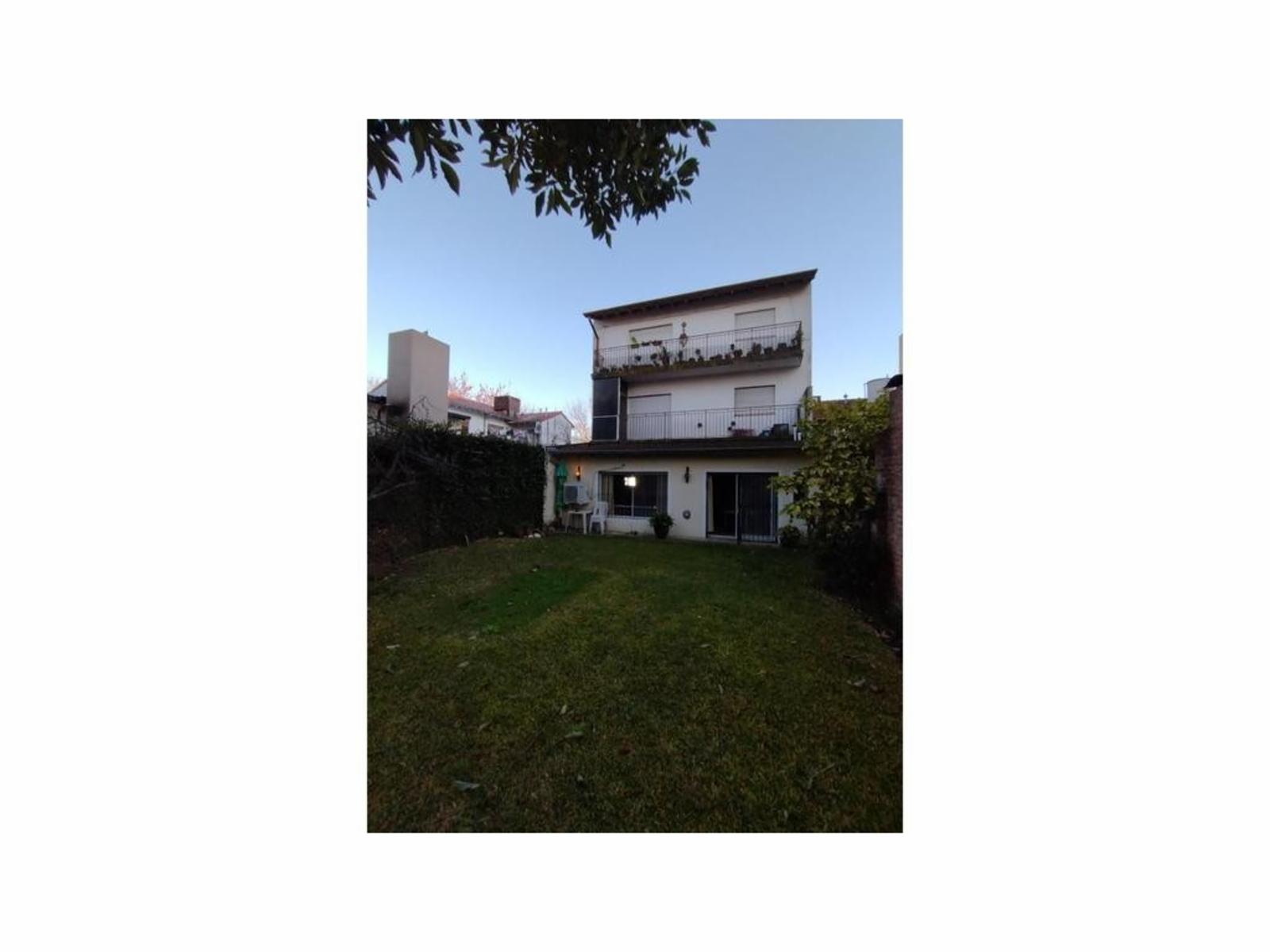 Se Vende Amplio Depto. de 2 Ambientes en Olivos. Planta Baja Con Jardin — foto 2
