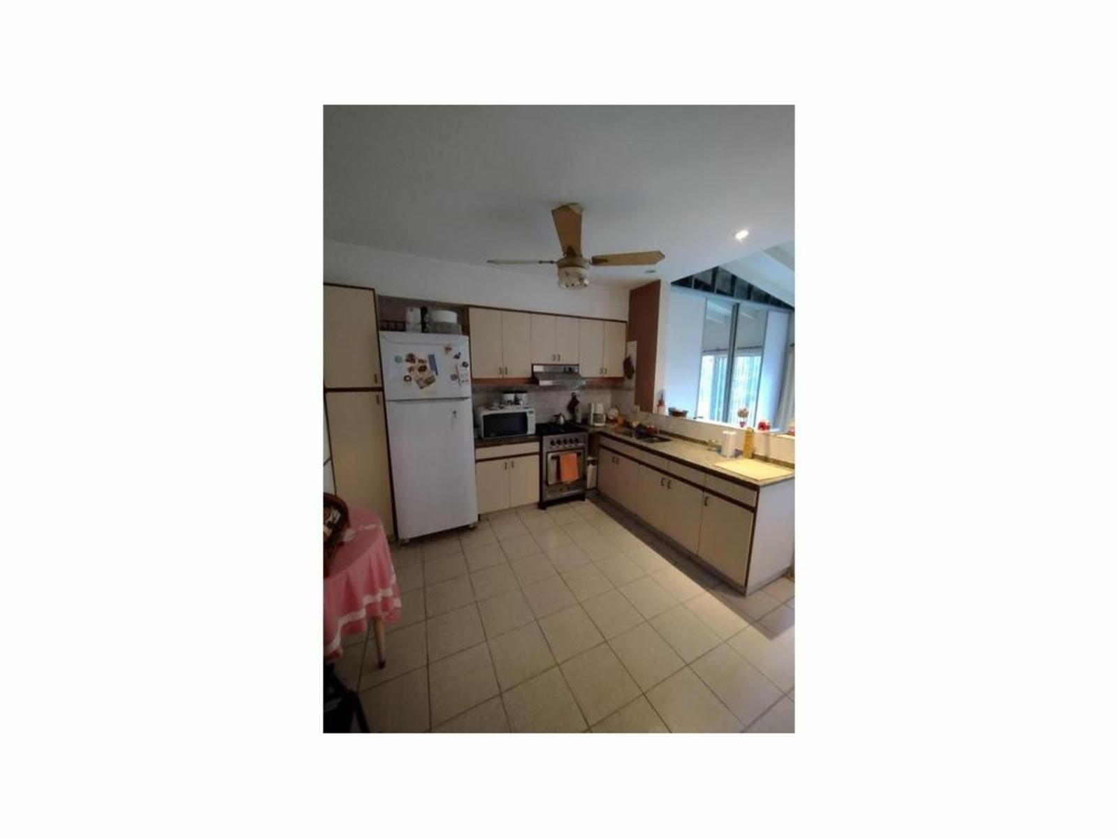Se Vende Amplio Depto. de 2 Ambientes en Olivos. Planta Baja Con Jardin — foto 6