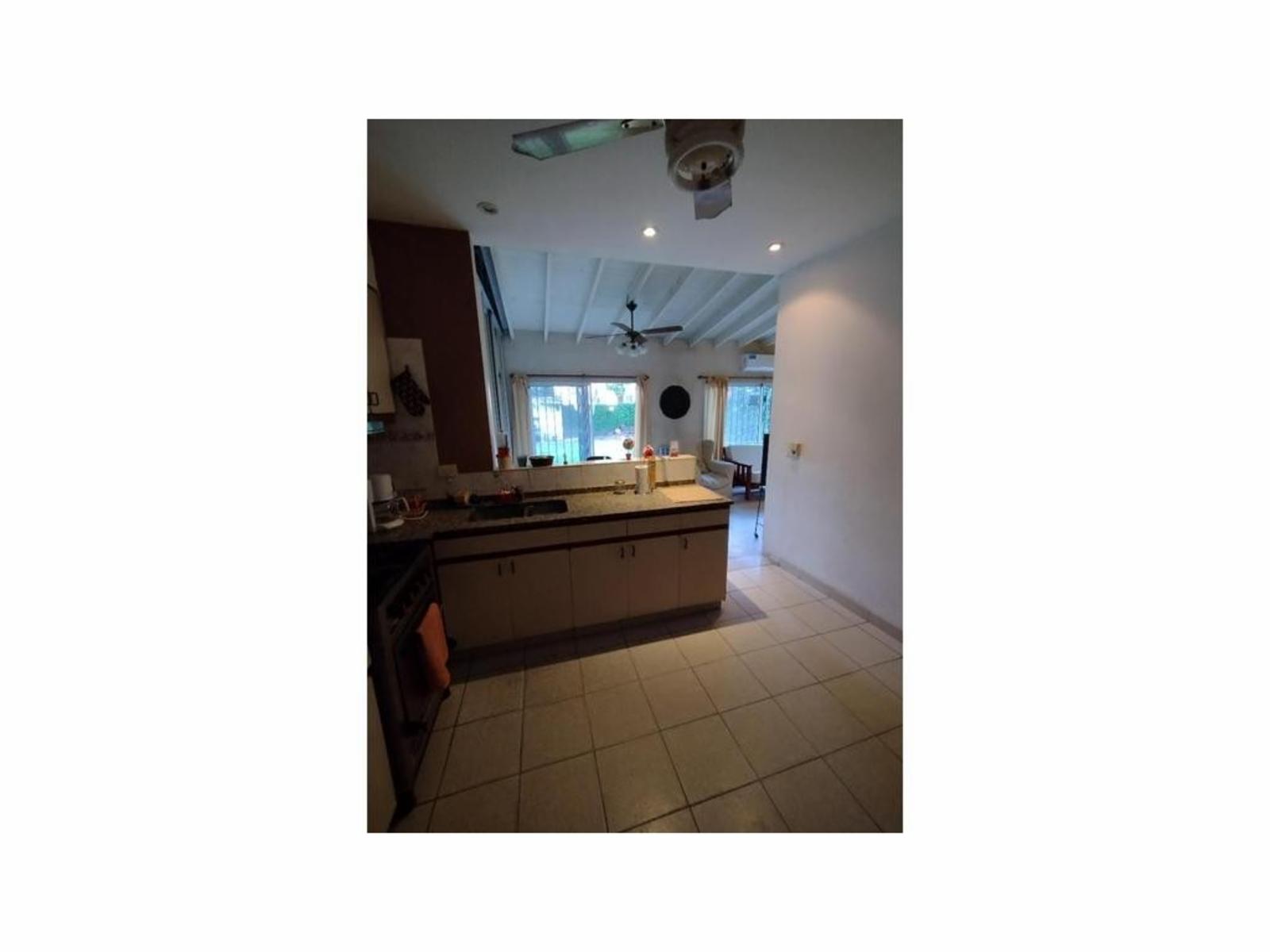 Se Vende Amplio Depto. de 2 Ambientes en Olivos. Planta Baja Con Jardin — foto 7