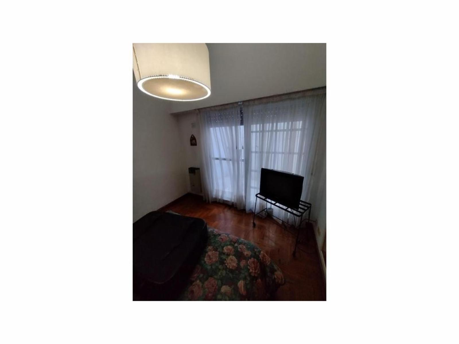 Se Vende Amplio Depto. de 2 Ambientes en Olivos. Planta Baja Con Jardin — foto 9