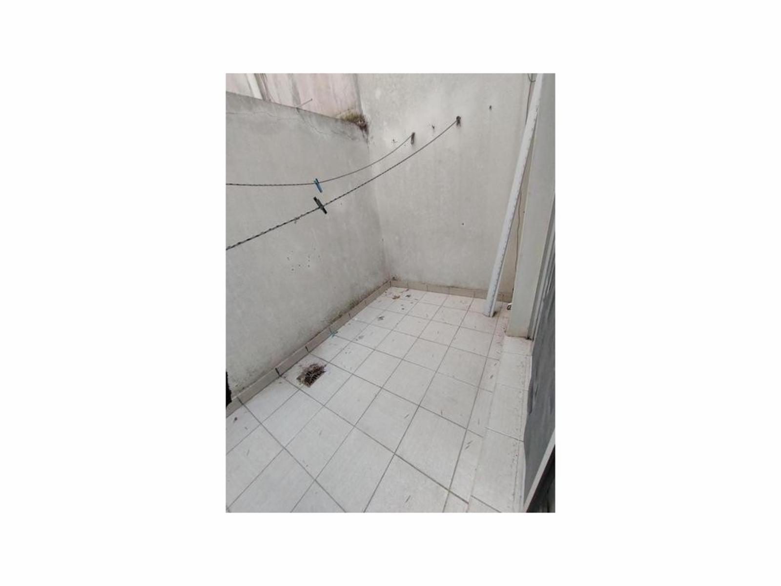 Se Vende Amplio Depto. de 2 Ambientes en Olivos. Planta Baja Con Jardin — foto 10