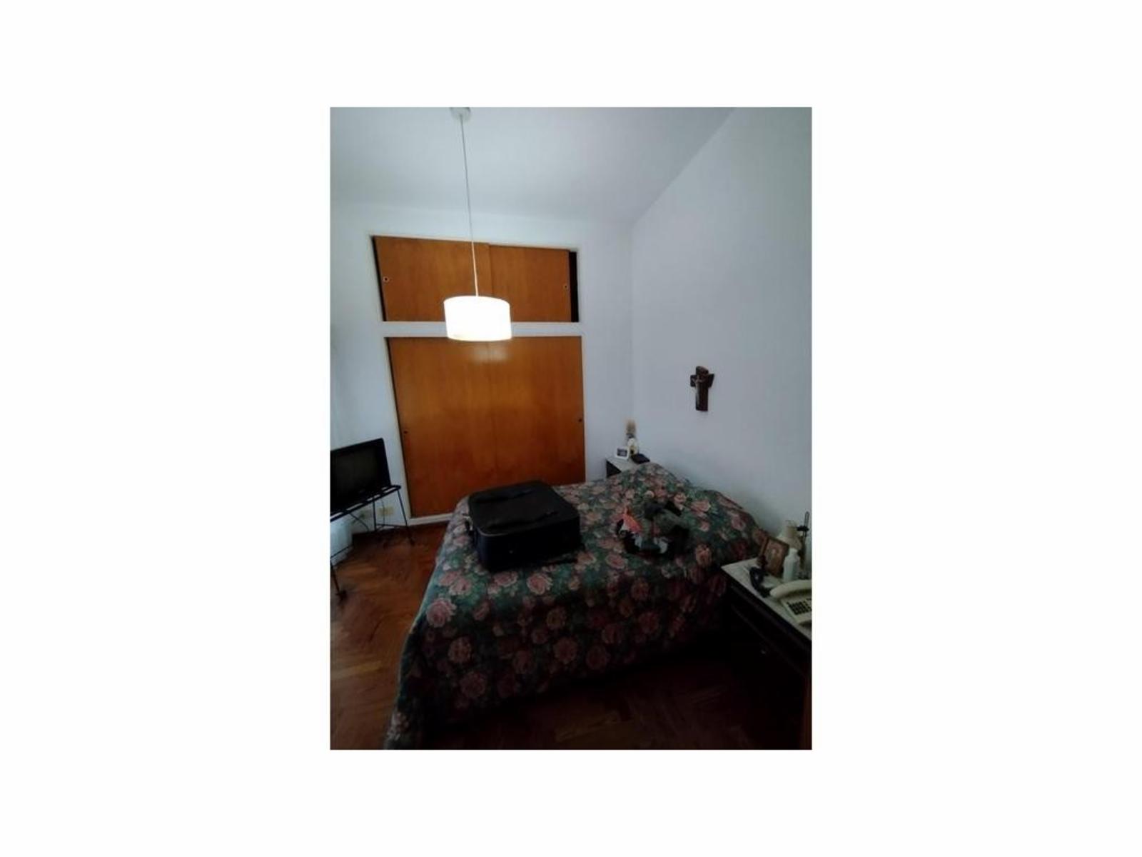 Se Vende Amplio Depto. de 2 Ambientes en Olivos. Planta Baja Con Jardin — foto 11