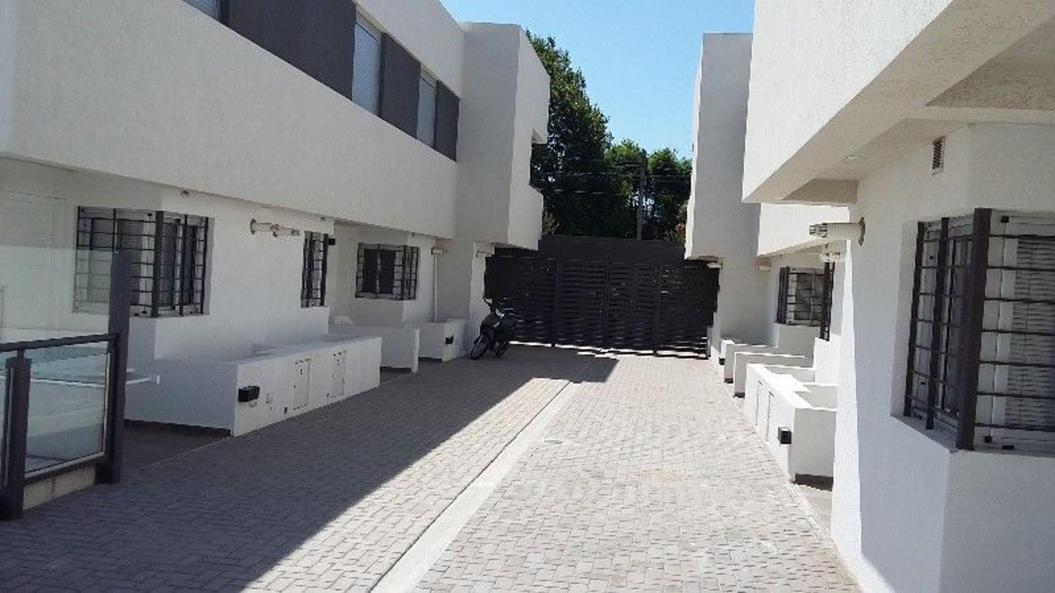 VENTA DE DUPLEX A ESTRENAR A METROS DEL LAGO SAN ROQUE. PRIMERA CATEGORIA. — foto 13