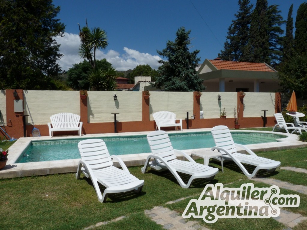 COMPLEJO DE DEPTOS CON PARQUE - PILETA - COCHERAS - PATIO CON ASADOR . A 15 CUADRAS DEL CENTRO Y 5 CUADRAS DEL LAGO SAN ROQUE - 5