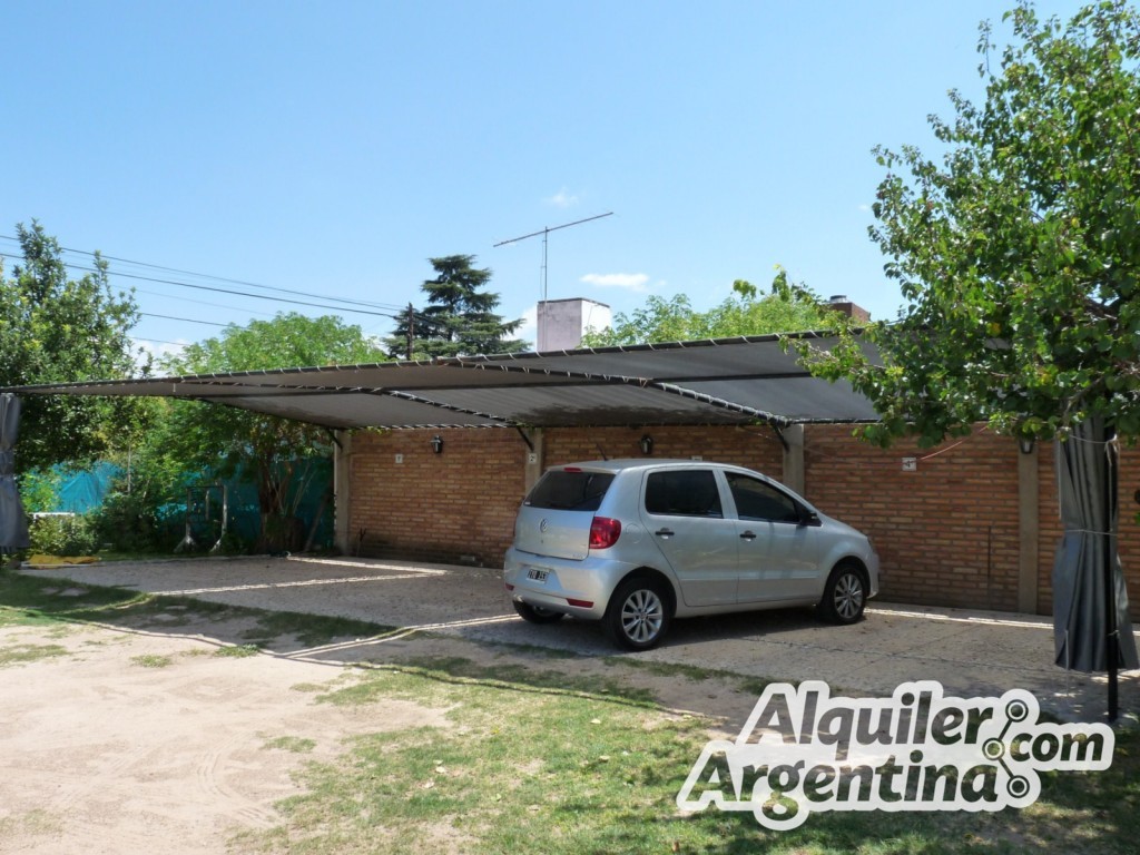 COMPLEJO DE DEPTOS CON PARQUE - PILETA - COCHERAS - PATIO CON ASADOR . A 15 CUADRAS DEL CENTRO Y 5 CUADRAS DEL LAGO SAN ROQUE - 6