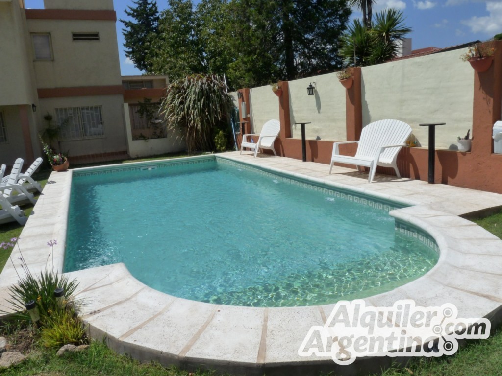 COMPLEJO DE DEPTOS CON PARQUE - PILETA - COCHERAS - PATIO CON ASADOR . A 15 CUADRAS DEL CENTRO Y 5 CUADRAS DEL LAGO SAN ROQUE - 7
