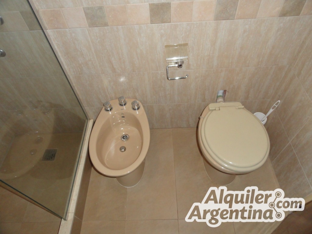 COMPLEJO DE DEPTOS CON PARQUE - PILETA - COCHERAS - PATIO CON ASADOR . A 15 CUADRAS DEL CENTRO Y 5 CUADRAS DEL LAGO SAN ROQUE - 11