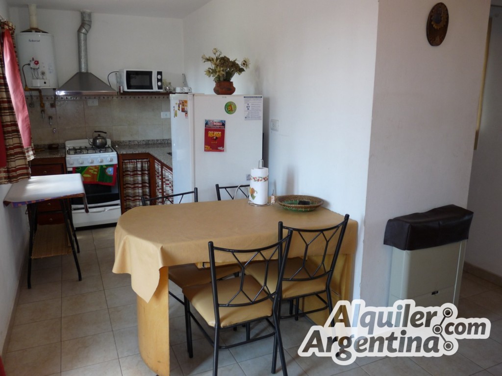 COMPLEJO DE DEPTOS CON PARQUE - PILETA - COCHERAS - PATIO CON ASADOR . A 15 CUADRAS DEL CENTRO Y 5 CUADRAS DEL LAGO SAN ROQUE - 13