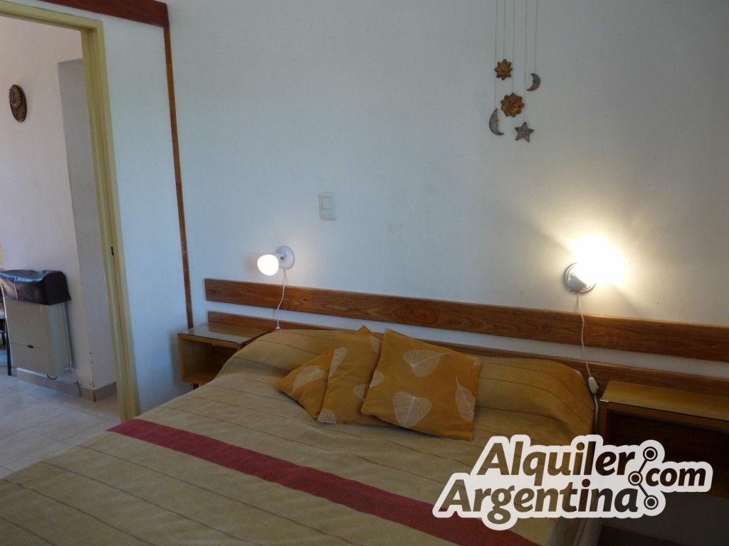 COMPLEJO DE DEPTOS CON PARQUE - PILETA - COCHERAS - PATIO CON ASADOR . A 15 CUADRAS DEL CENTRO Y 5 CUADRAS DEL LAGO SAN ROQUE - 18