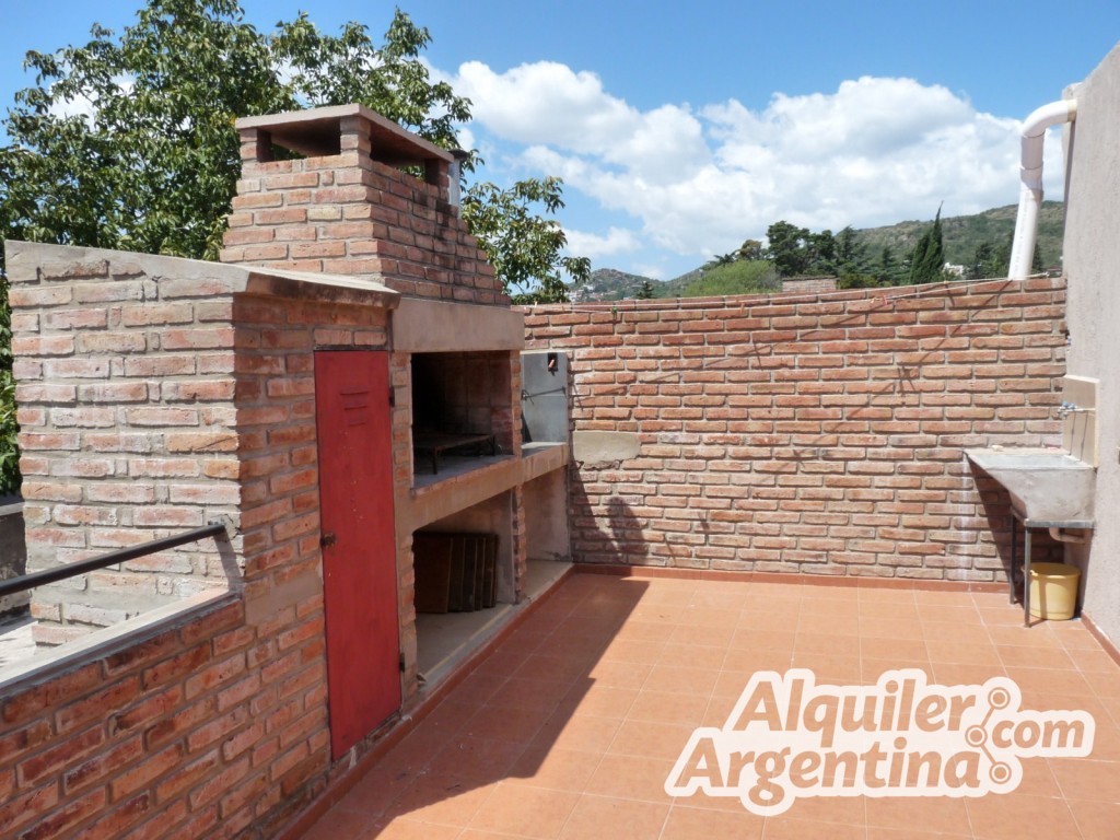 COMPLEJO DE DEPTOS CON PARQUE - PILETA - COCHERAS - PATIO CON ASADOR . A 15 CUADRAS DEL CENTRO Y 5 CUADRAS DEL LAGO SAN ROQUE - 20