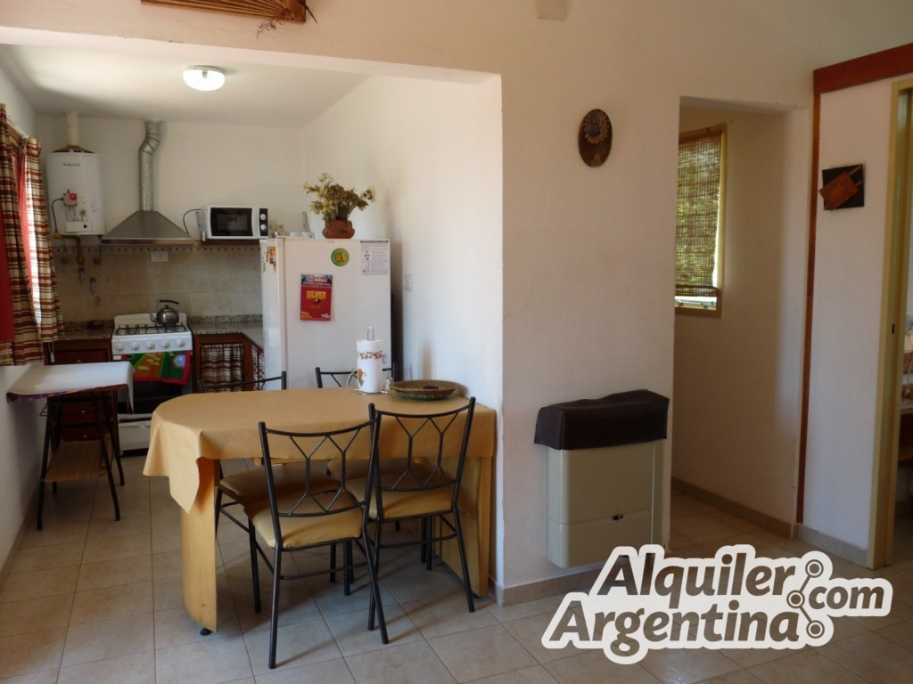 COMPLEJO DE DEPTOS CON PARQUE - PILETA - COCHERAS - PATIO CON ASADOR . A 15 CUADRAS DEL CENTRO Y 5 CUADRAS DEL LAGO SAN ROQUE - 21