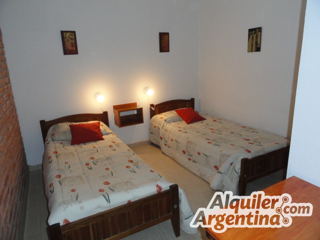 COMPLEJO DE DEPTOS CON PARQUE - PILETA - COCHERAS - PATIO CON ASADOR . A 15 CUADRAS DEL CENTRO Y 5 CUADRAS DEL LAGO SAN ROQUE - 22