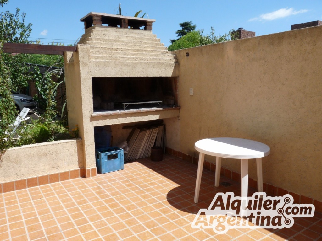 COMPLEJO DE DEPTOS CON PARQUE - PILETA - COCHERAS - PATIO CON ASADOR . A 15 CUADRAS DEL CENTRO Y 5 CUADRAS DEL LAGO SAN ROQUE - 23