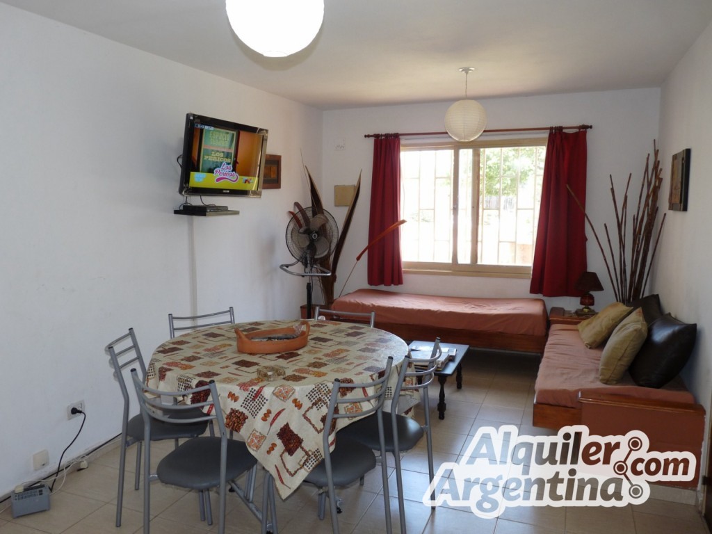 COMPLEJO DE DEPTOS CON PARQUE - PILETA - COCHERAS - PATIO CON ASADOR . A 15 CUADRAS DEL CENTRO Y 5 CUADRAS DEL LAGO SAN ROQUE - 24