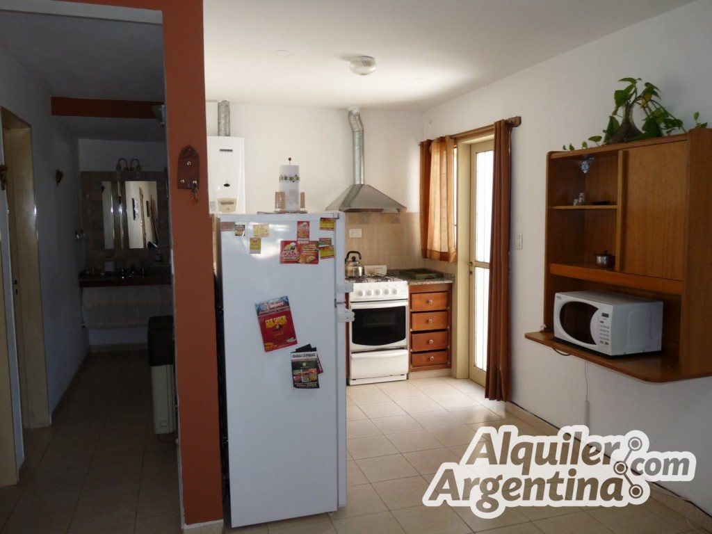 COMPLEJO DE DEPTOS CON PARQUE - PILETA - COCHERAS - PATIO CON ASADOR . A 15 CUADRAS DEL CENTRO Y 5 CUADRAS DEL LAGO SAN ROQUE - 26