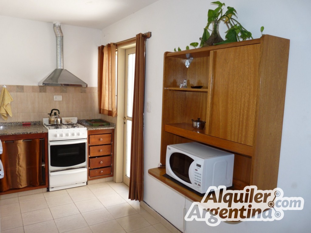 COMPLEJO DE DEPTOS CON PARQUE - PILETA - COCHERAS - PATIO CON ASADOR . A 15 CUADRAS DEL CENTRO Y 5 CUADRAS DEL LAGO SAN ROQUE - 27