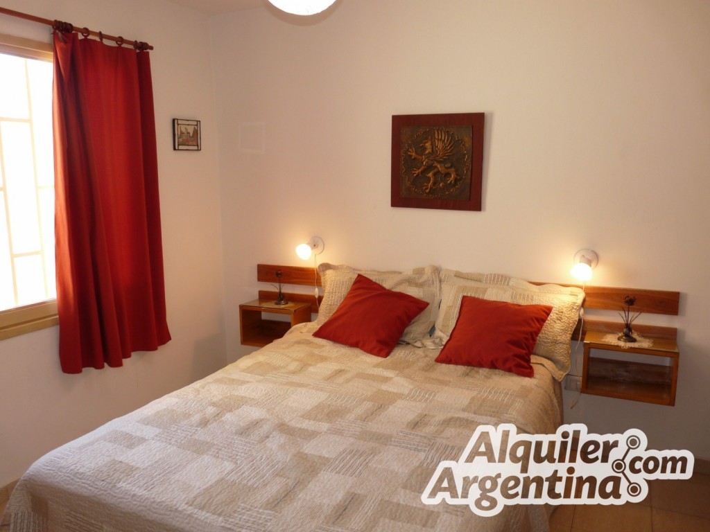 COMPLEJO DE DEPTOS CON PARQUE - PILETA - COCHERAS - PATIO CON ASADOR . A 15 CUADRAS DEL CENTRO Y 5 CUADRAS DEL LAGO SAN ROQUE - 33