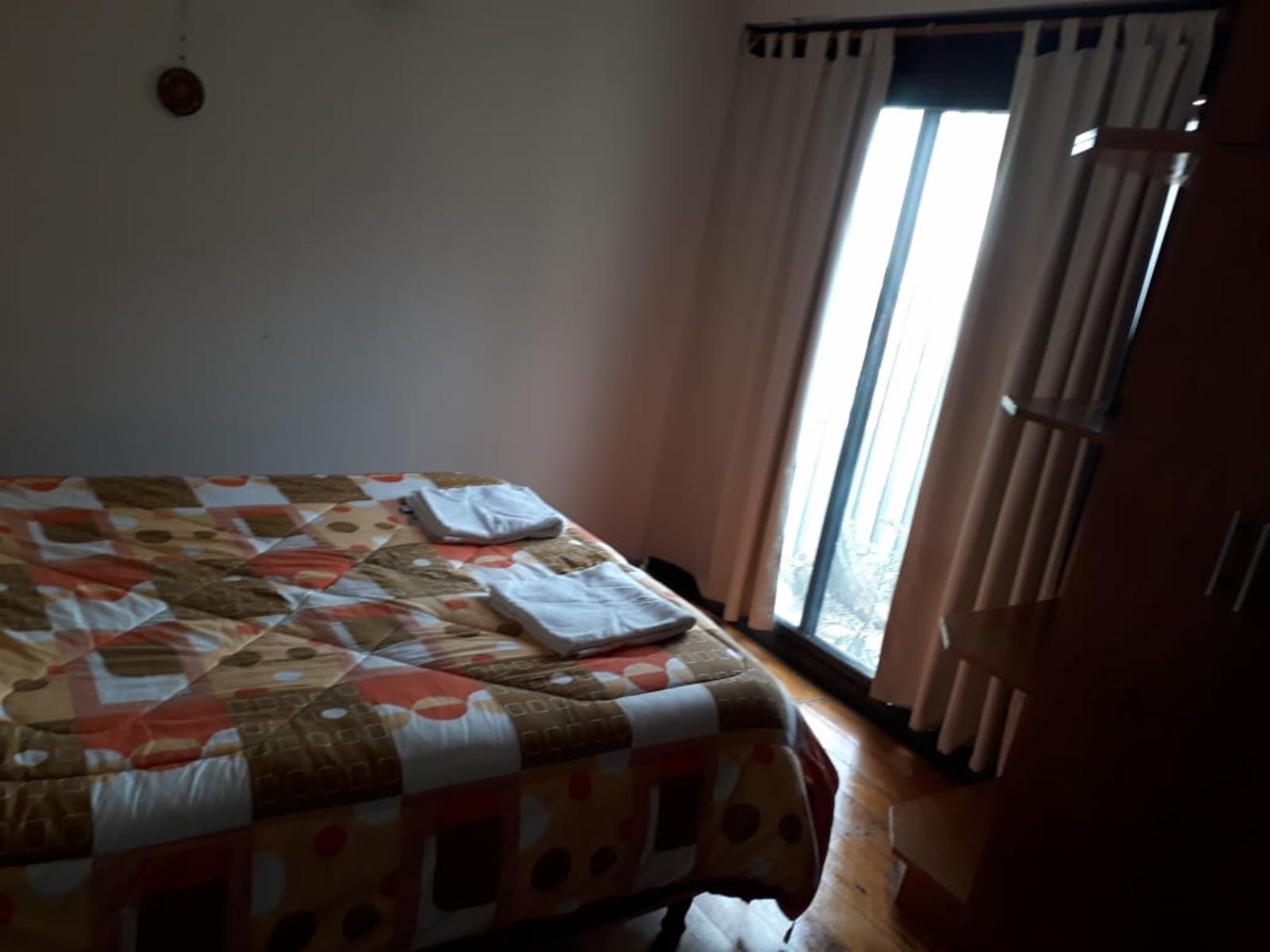 CHALET AMPLIO Y COMODO CON PATIO. COCHERA. PILETA. — foto 10