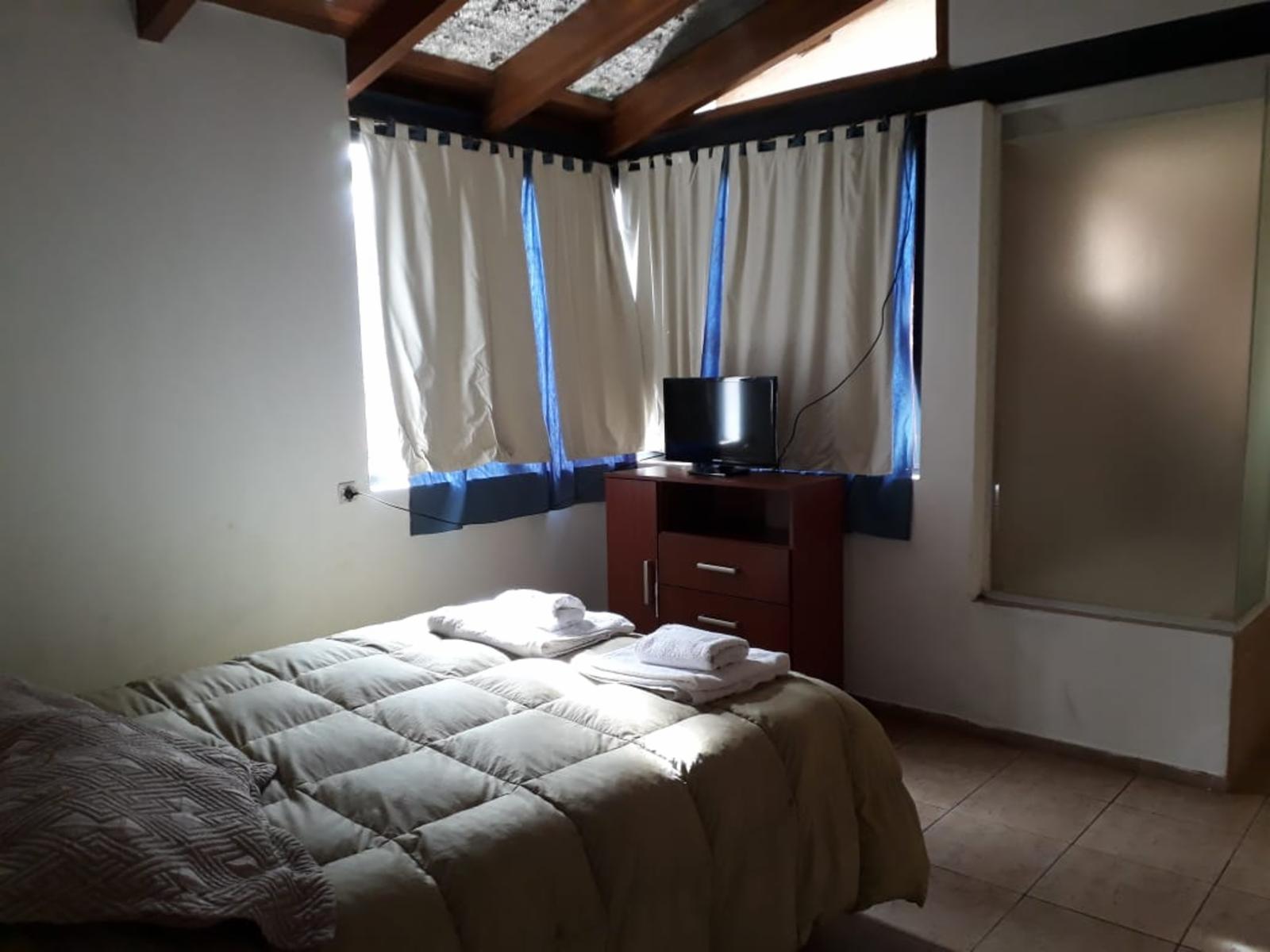 CHALET AMPLIO Y COMODO CON PATIO. COCHERA. PILETA. — foto 11