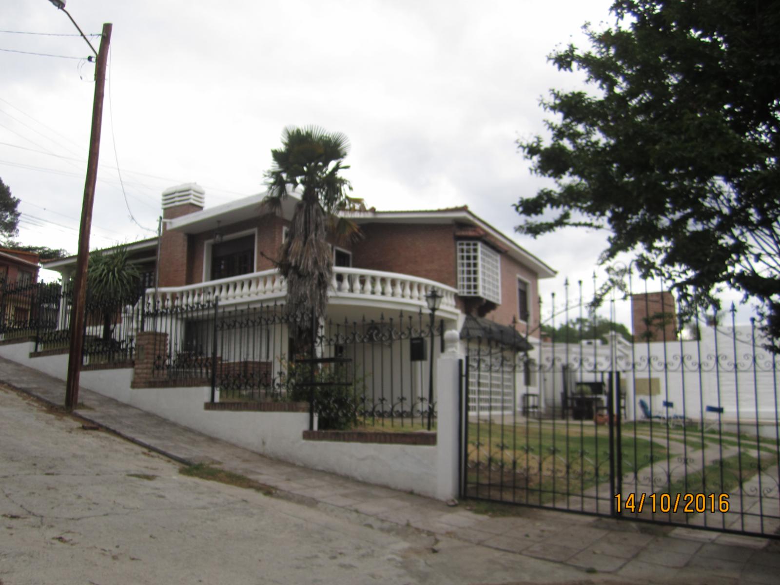 CASA COMODA PARA 6 PERSONAS, CON COCHERA, PATIO.. PILETA. A 5 CUADRAS DEL CENTRO — foto 3