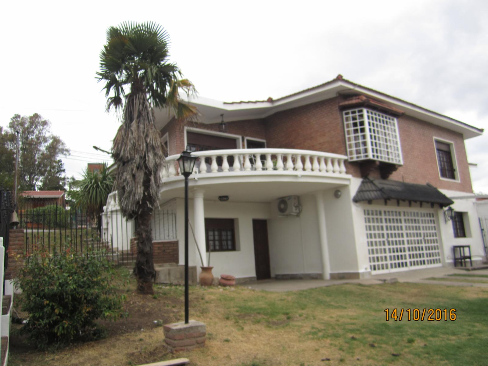 CASA COMODA PARA 6 PERSONAS, CON COCHERA, PATIO.. PILETA. A 5 CUADRAS DEL CENTRO — foto 4