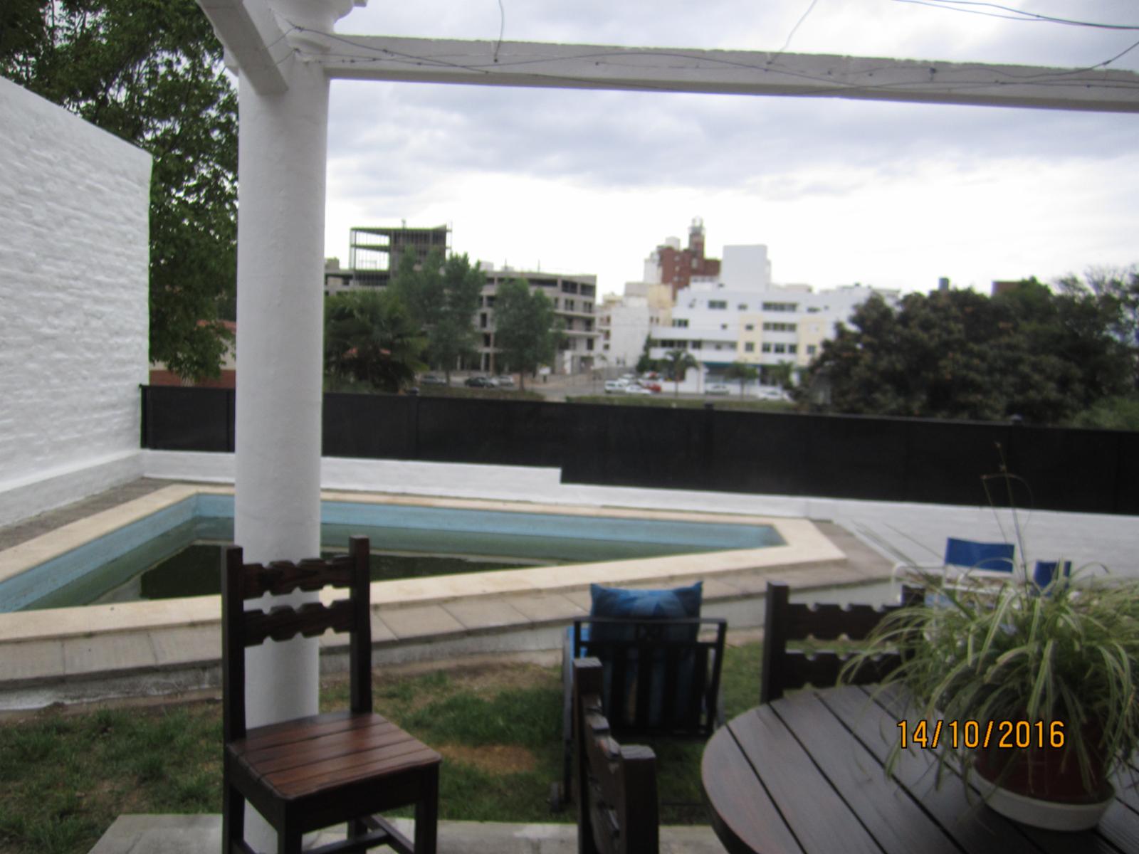 CASA COMODA PARA 6 PERSONAS, CON COCHERA, PATIO.. PILETA. A 5 CUADRAS DEL CENTRO — foto 9