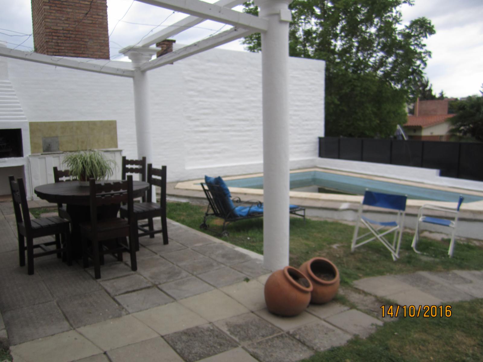 CASA COMODA PARA 6 PERSONAS, CON COCHERA, PATIO.. PILETA. A 5 CUADRAS DEL CENTRO — foto 10