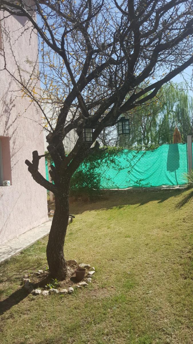 MUY LINDO CHALET EN BARRIO PRIVADO. PARQUE. PILETA. PARA 5/6 PERSONAS. BARRIO CON SEGURIDAD 24 HS — foto 2