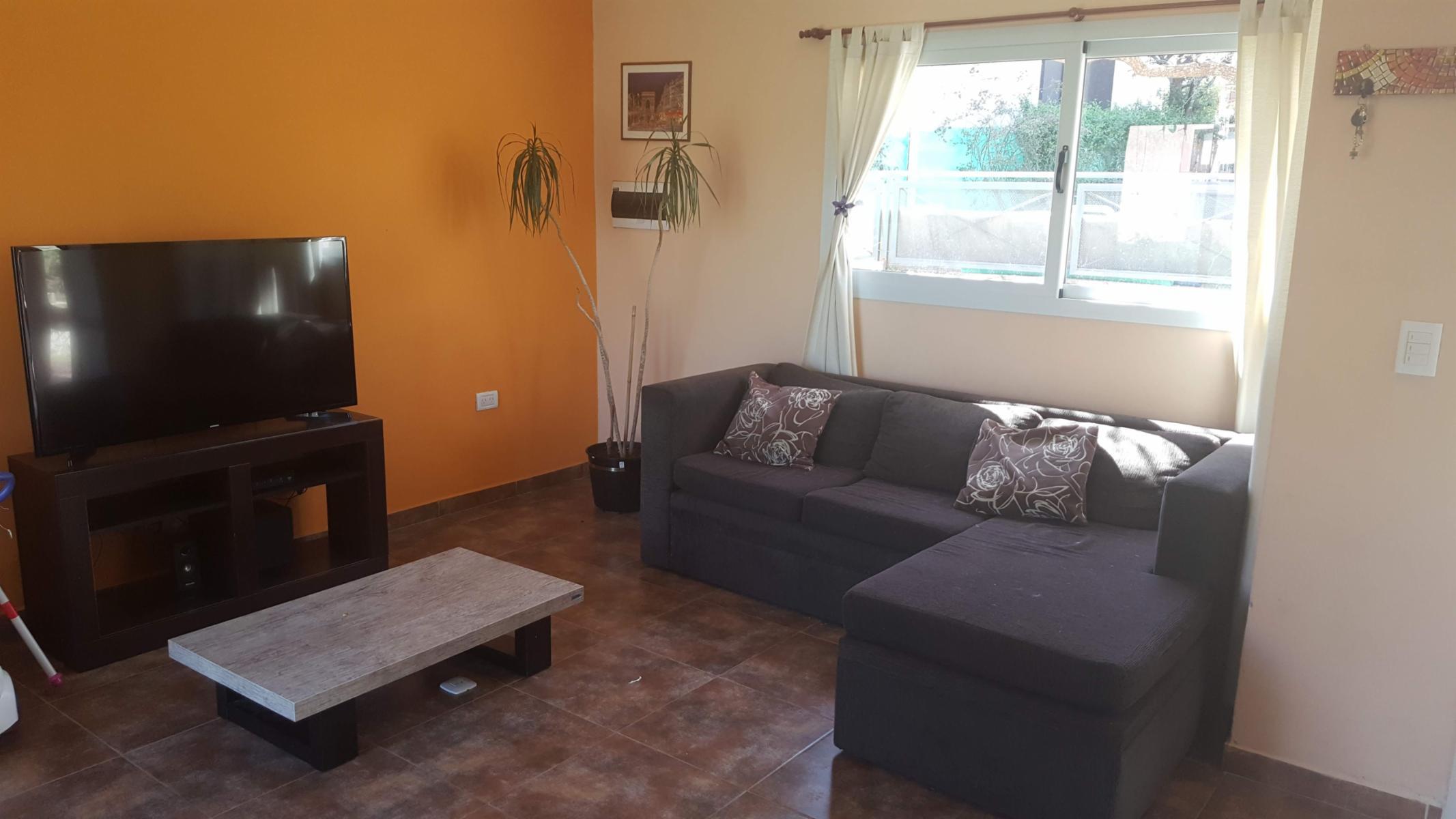 MUY LINDO CHALET EN BARRIO PRIVADO. PARQUE. PILETA. PARA 5/6 PERSONAS. BARRIO CON SEGURIDAD 24 HS — foto 3