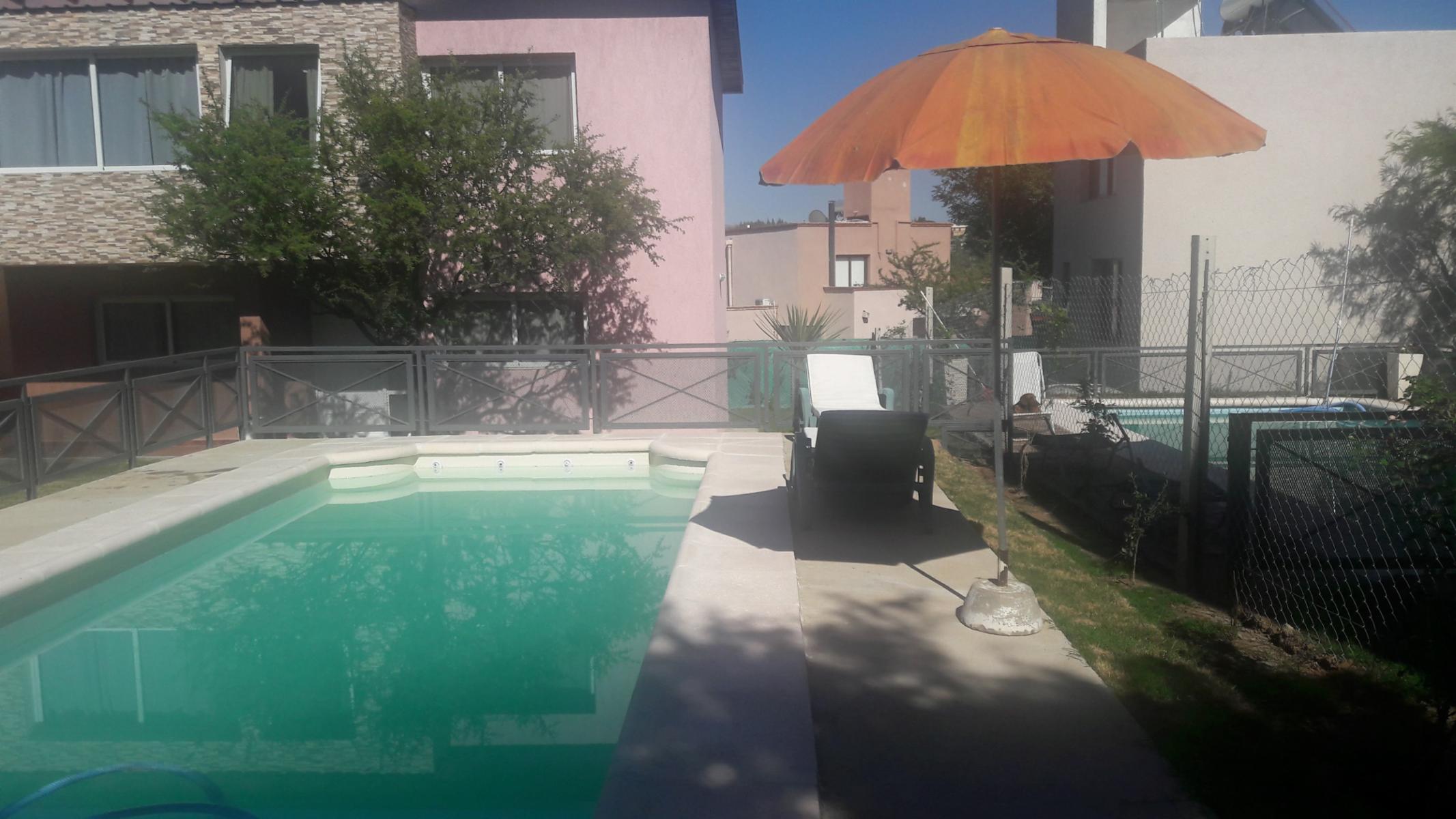 MUY LINDO CHALET EN BARRIO PRIVADO. PARQUE. PILETA. PARA 5/6 PERSONAS. BARRIO CON SEGURIDAD 24 HS — foto 8