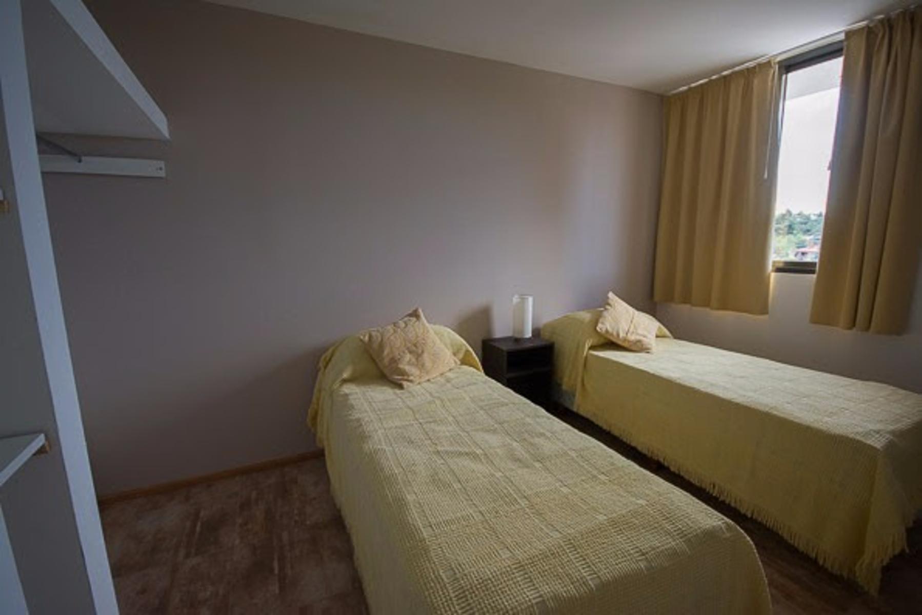 CHALET A ESTRENAR A METROS DEL RIO Y A 5 MINUTOS DEL CENTRO. CON PILETA. COCHERA. — foto 4