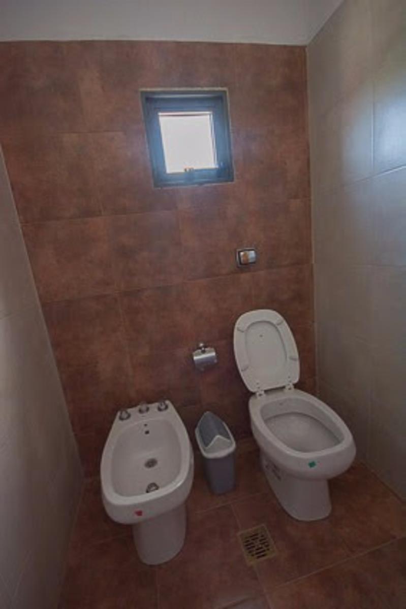 CHALET A ESTRENAR A METROS DEL RIO Y A 5 MINUTOS DEL CENTRO. CON PILETA. COCHERA. — foto 12