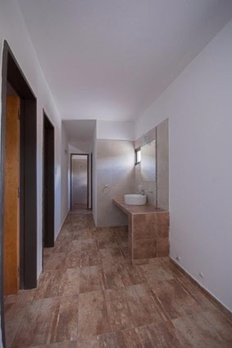 CHALET A ESTRENAR A METROS DEL RIO Y A 5 MINUTOS DEL CENTRO. CON PILETA. COCHERA. — foto 14
