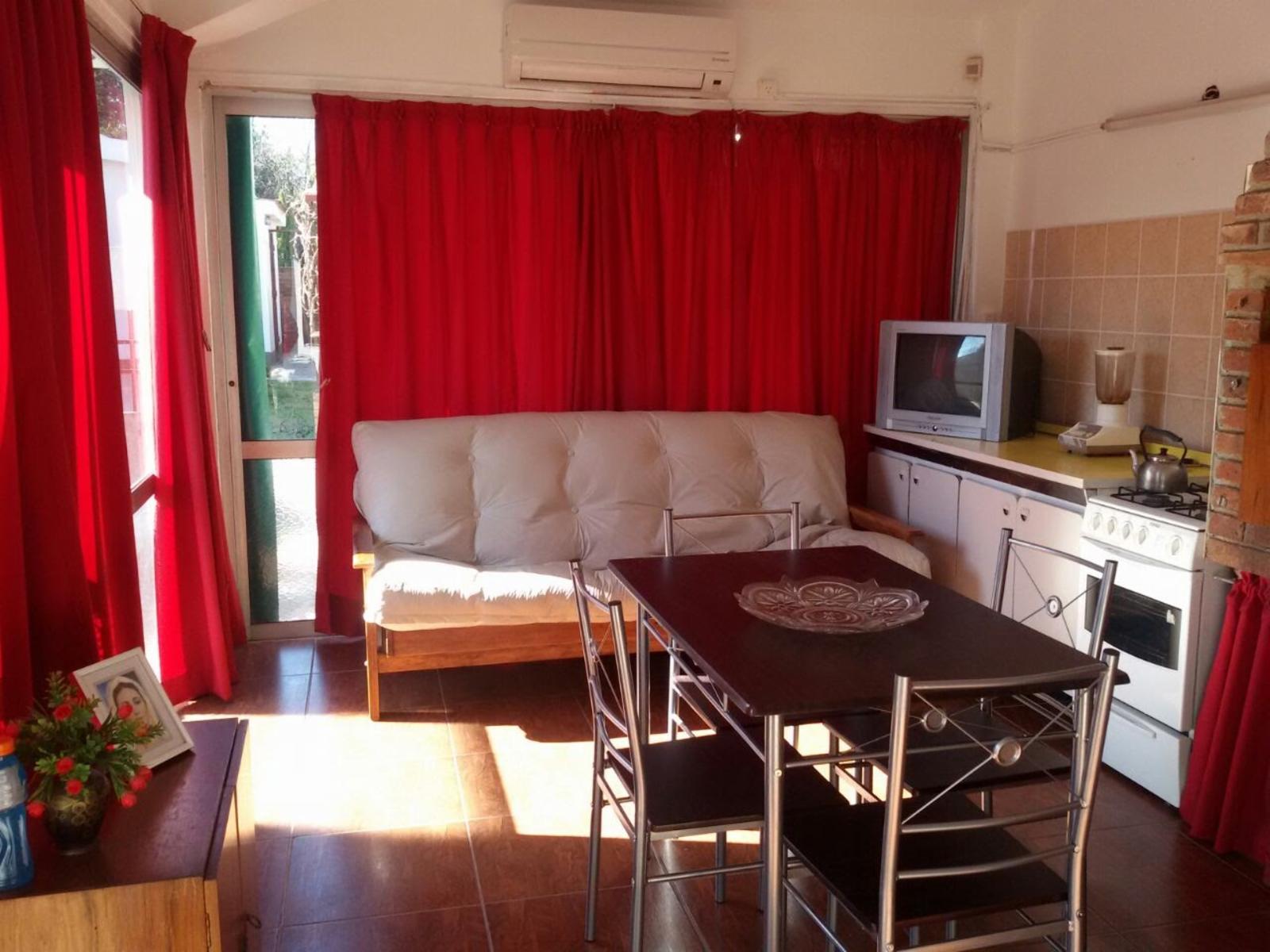DEPTO PARA 2/3 PERSONAS CON PARQUE. PILETA. ASADOR. A METROS DEL LAGO SAN ROQUE - 21