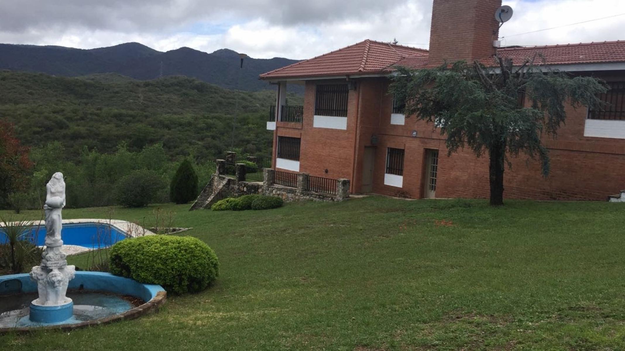 CHALET CON GRAN PARQUE - PISCINA - VISTA PANORAMICA PARA 8 PERSONAS
