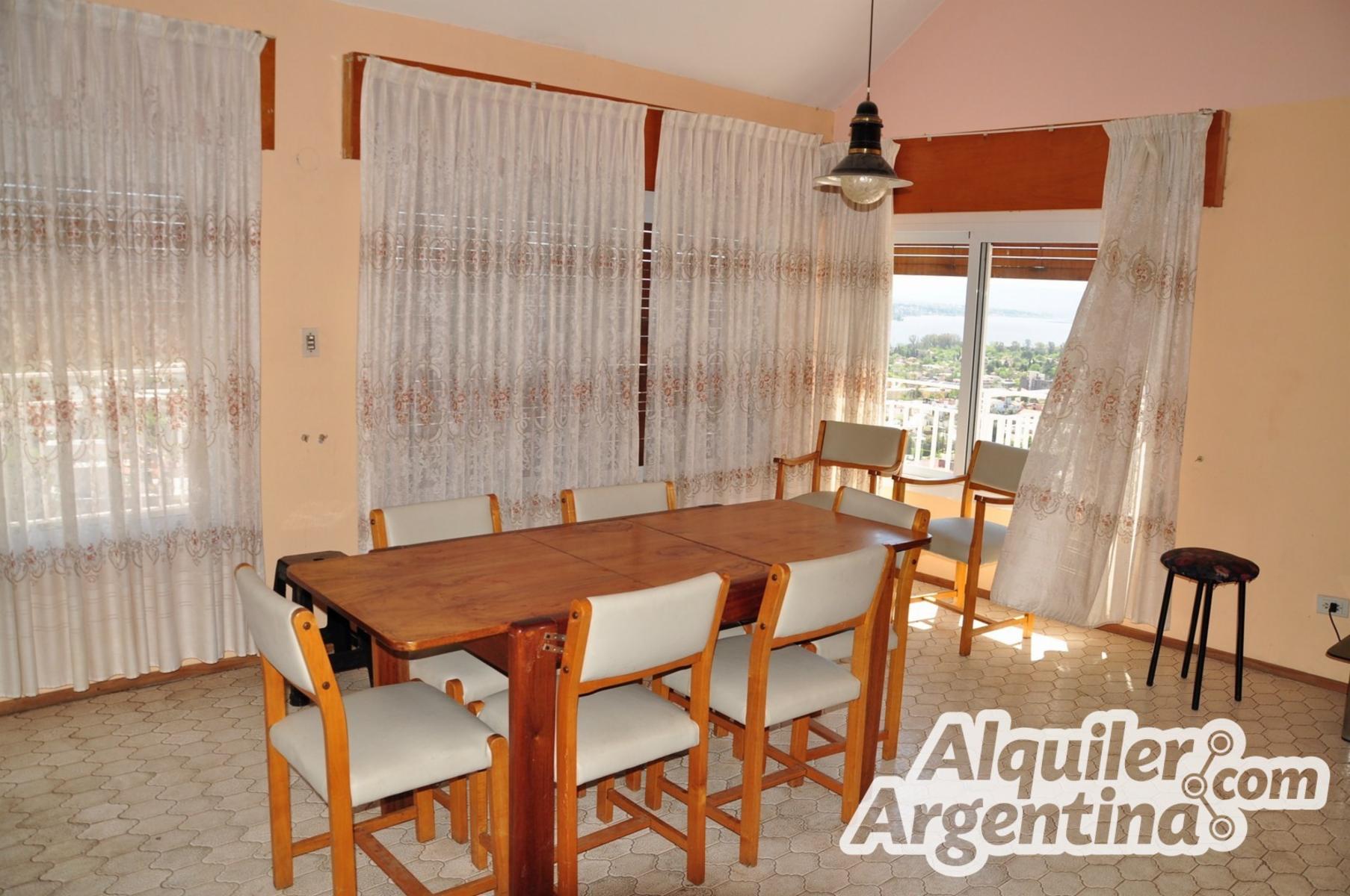 CHALET AMPLIO PARA 14 PERSONAS. HERMOSA VISTA PANORAMICA. QUINCHO. PISCINA. COCHERA. — foto 3