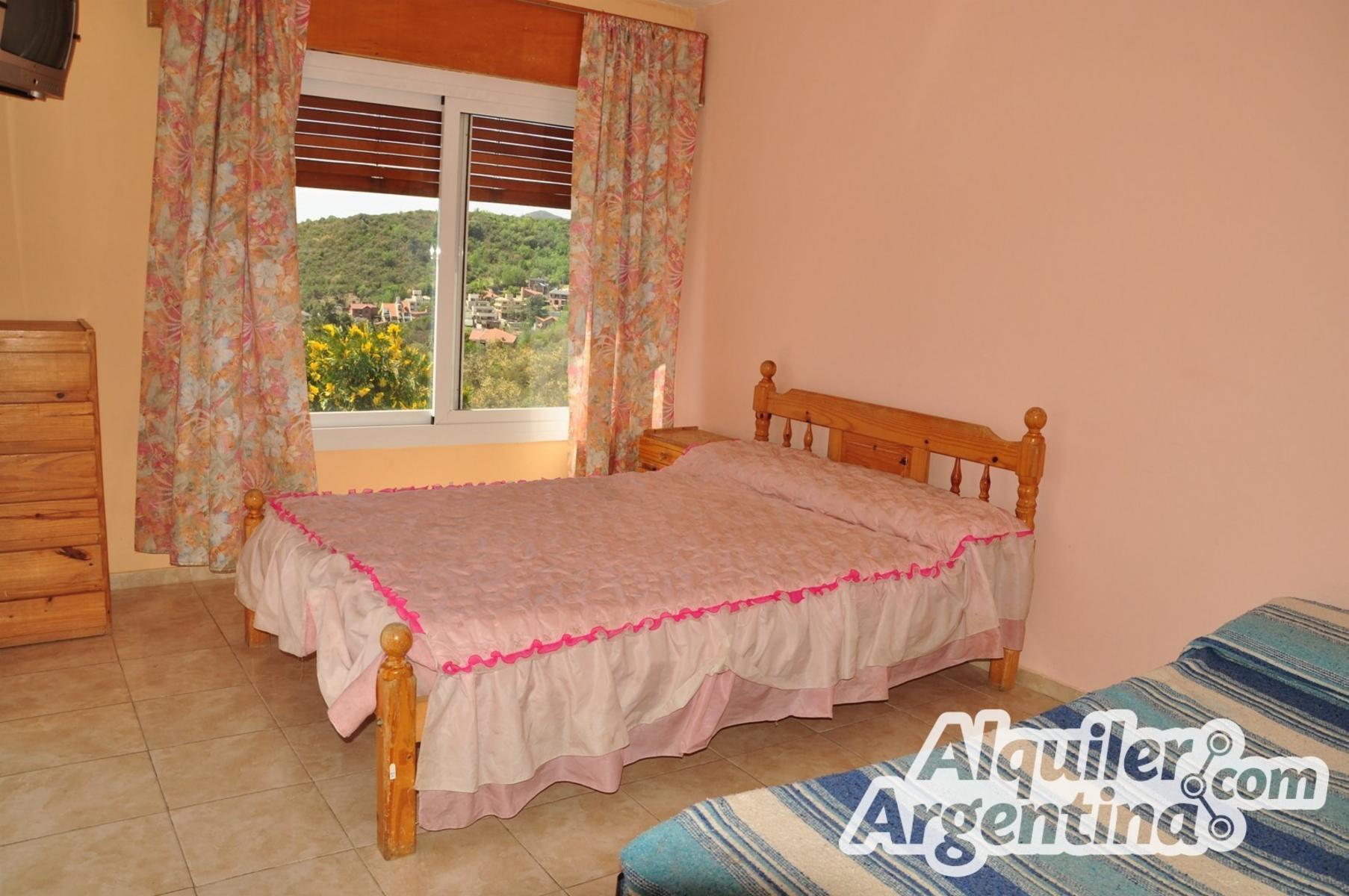 CHALET AMPLIO PARA 14 PERSONAS. HERMOSA VISTA PANORAMICA. QUINCHO. PISCINA. COCHERA. — foto 5