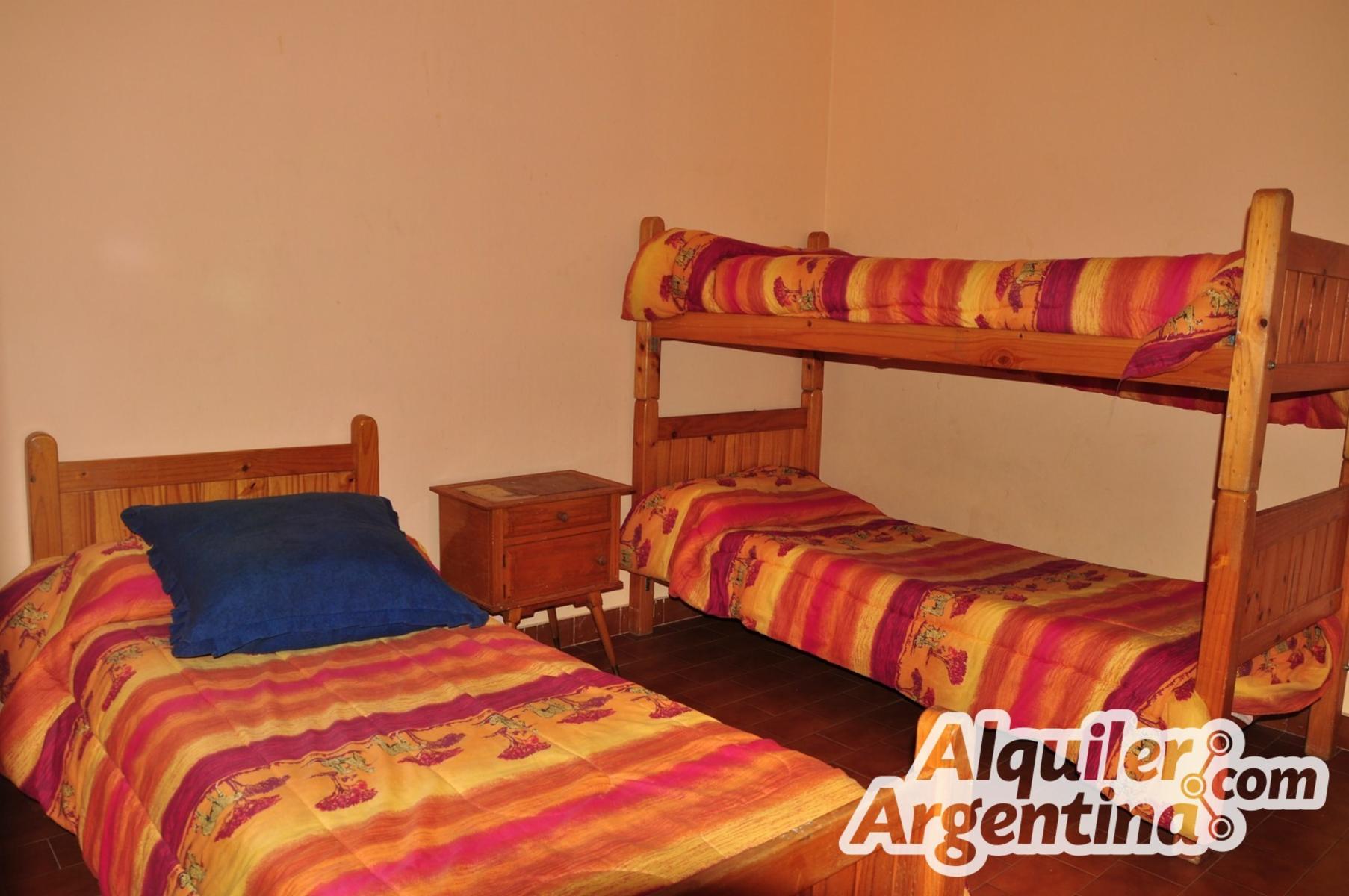 CHALET AMPLIO PARA 14 PERSONAS. HERMOSA VISTA PANORAMICA. QUINCHO. PISCINA. COCHERA. — foto 6