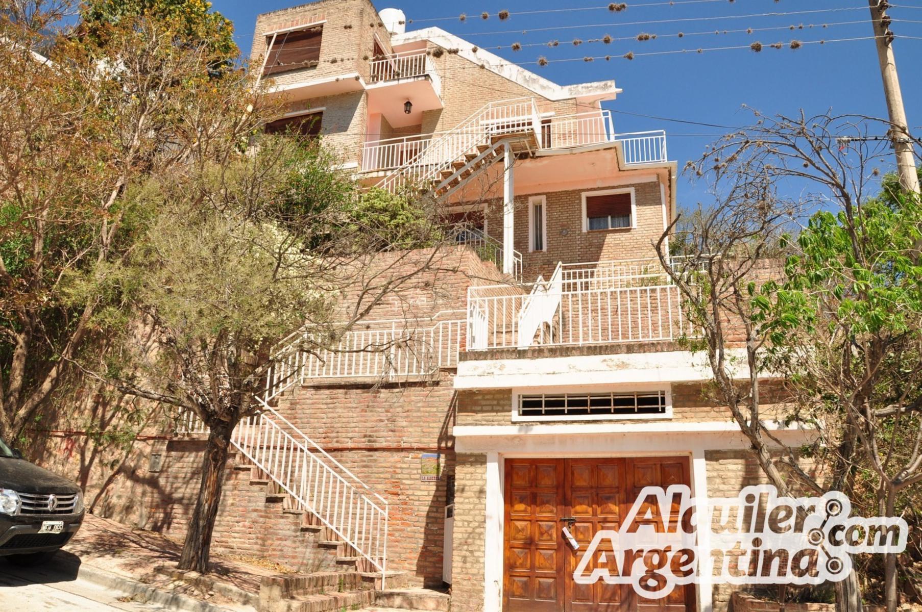 CHALET AMPLIO PARA 14 PERSONAS. HERMOSA VISTA PANORAMICA. QUINCHO. PISCINA. COCHERA. — foto 8