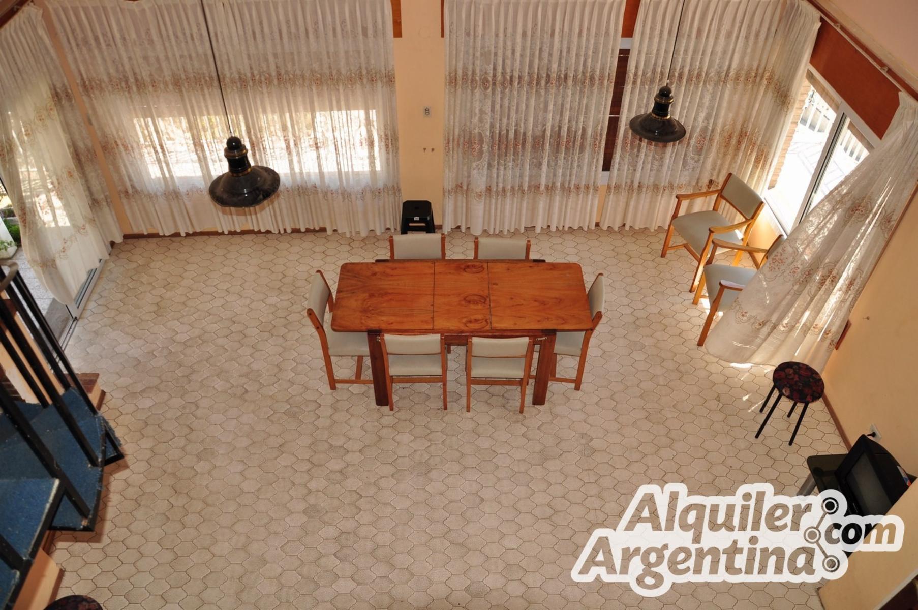 CHALET AMPLIO PARA 14 PERSONAS. HERMOSA VISTA PANORAMICA. QUINCHO. PISCINA. COCHERA. — foto 11