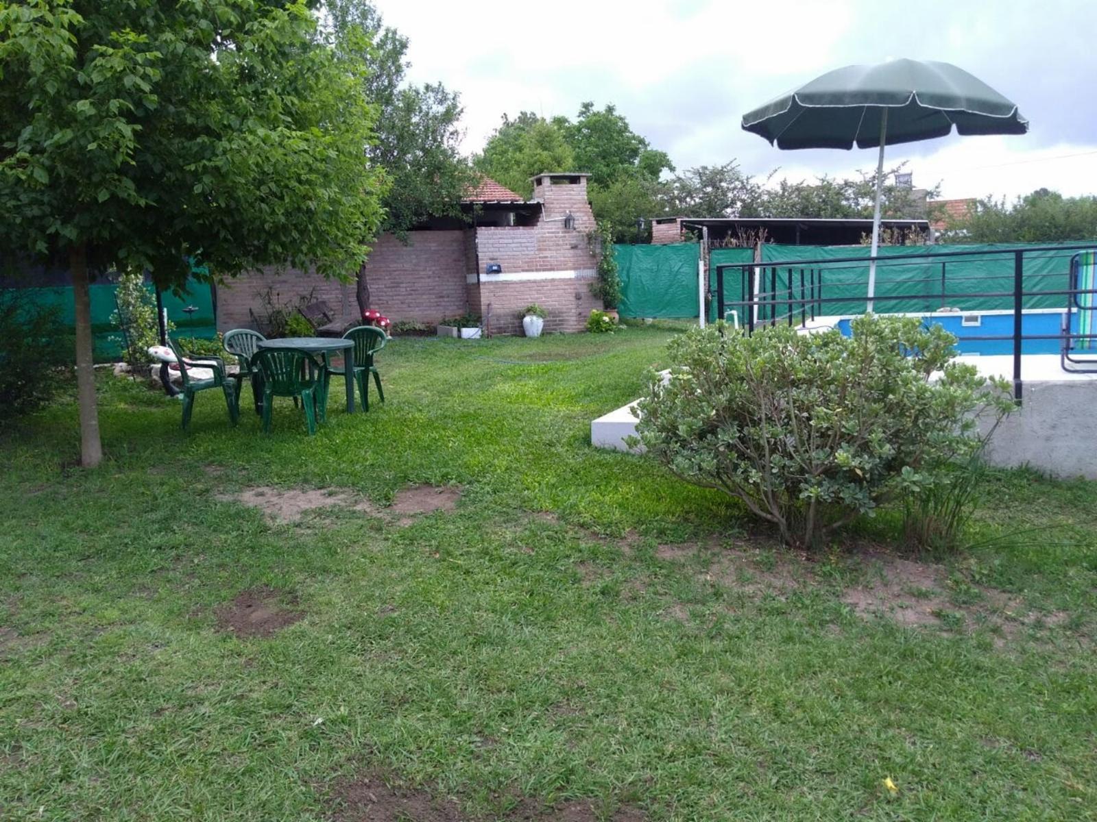 MONOAMBIENTE PARA 2 A 4 PERSONAS. CON PILETA DE USO ECLUSIVO - ASADOR - ATIO - COCHERA. — foto 2