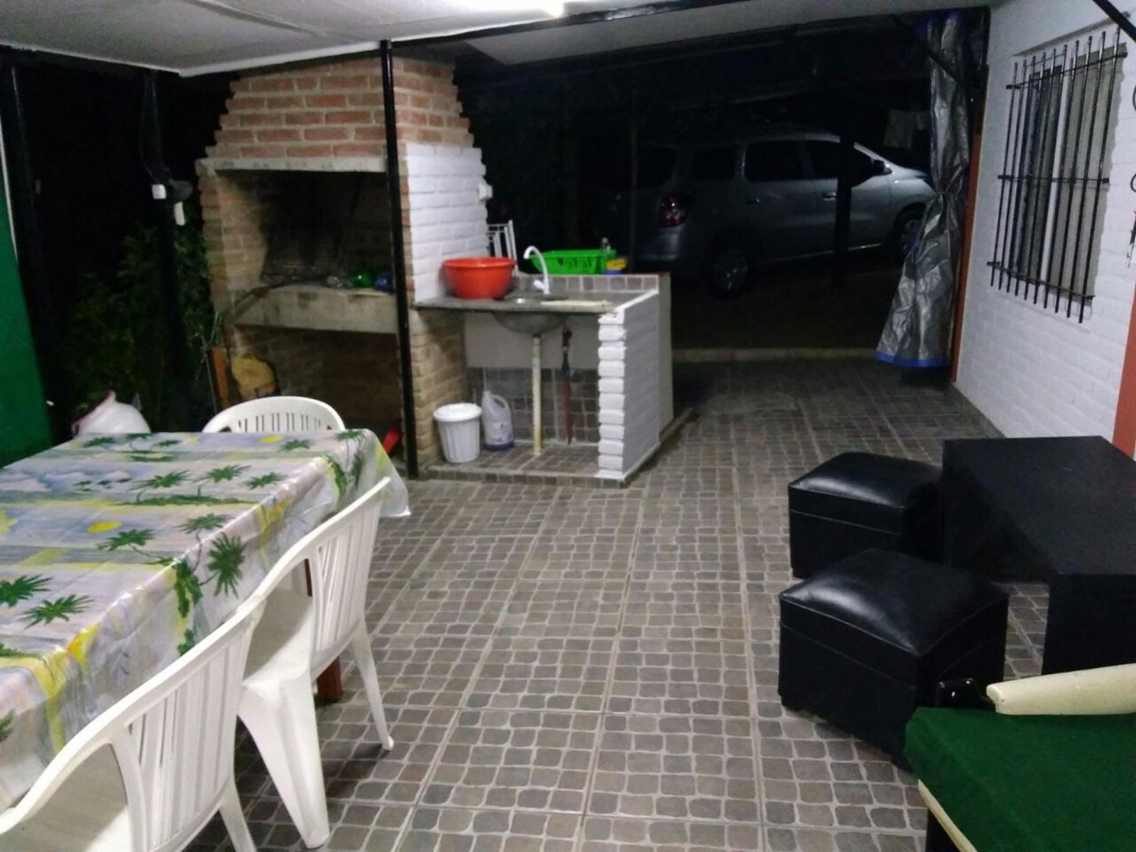 MONOAMBIENTE PARA 2 A 4 PERSONAS. CON PILETA DE USO ECLUSIVO - ASADOR - ATIO - COCHERA. — foto 11
