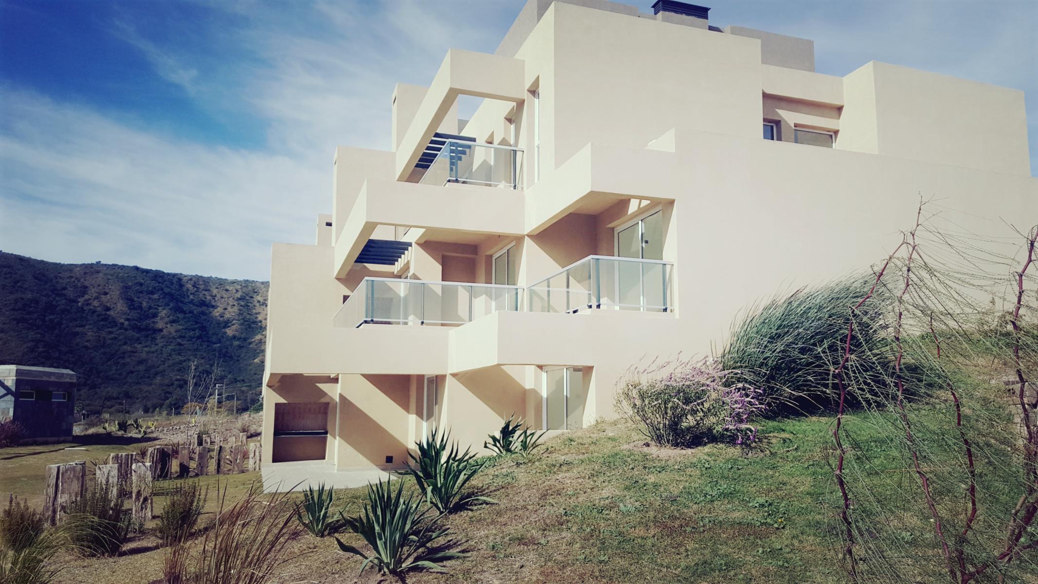 CONDOMINIO SIERRA PACIFICA. DENTRO DE COUNTRY CARLOS PAZ GOLF. AMPLIOS AMBIENTES, AMENTITIES. PRIMERA CALIDAD DE CONSTRUCCIÓN — foto 2
