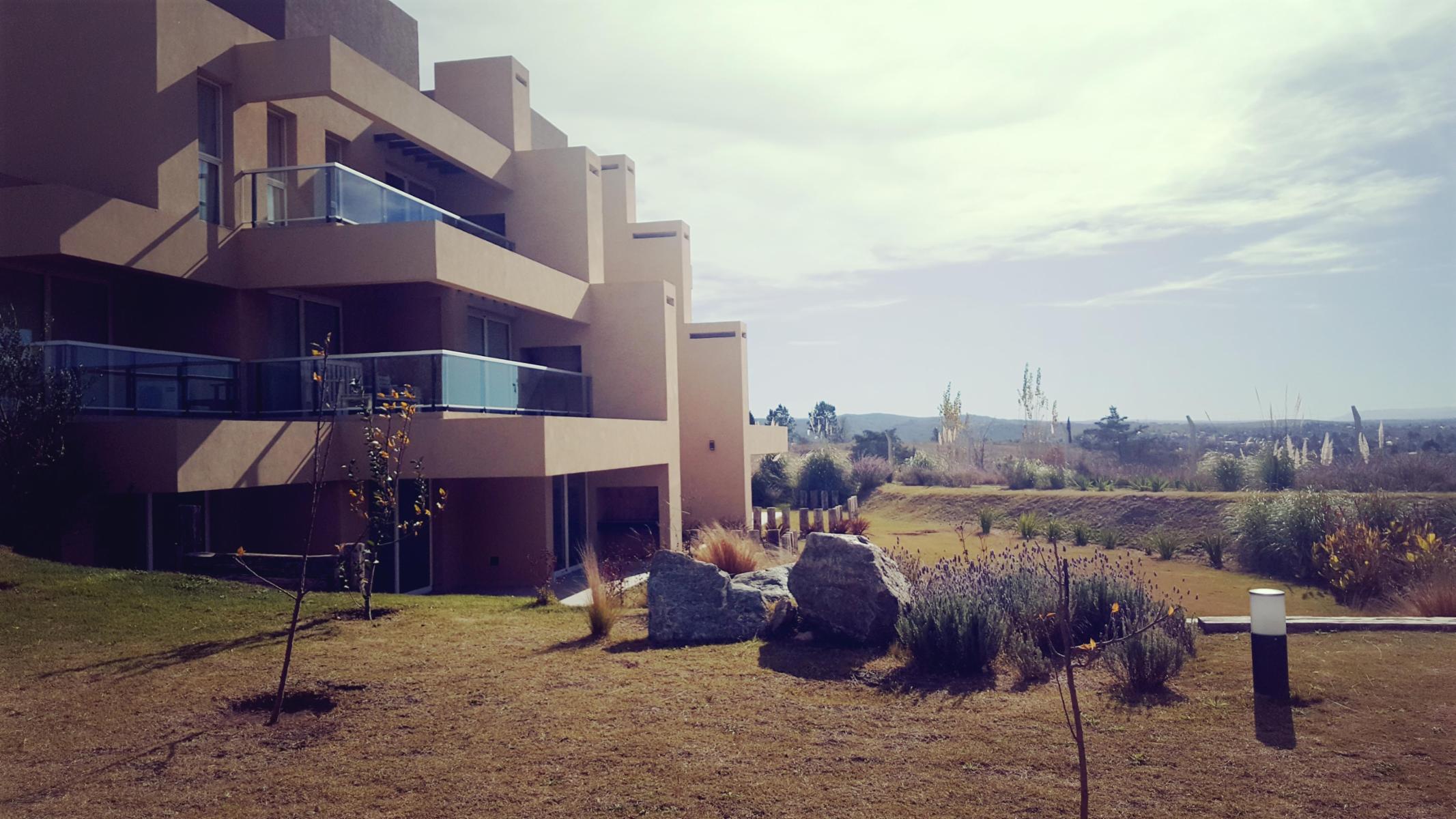 CONDOMINIO SIERRA PACIFICA. DENTRO DE COUNTRY CARLOS PAZ GOLF. AMPLIOS AMBIENTES, AMENTITIES. PRIMERA CALIDAD DE CONSTRUCCIÓN — foto 4