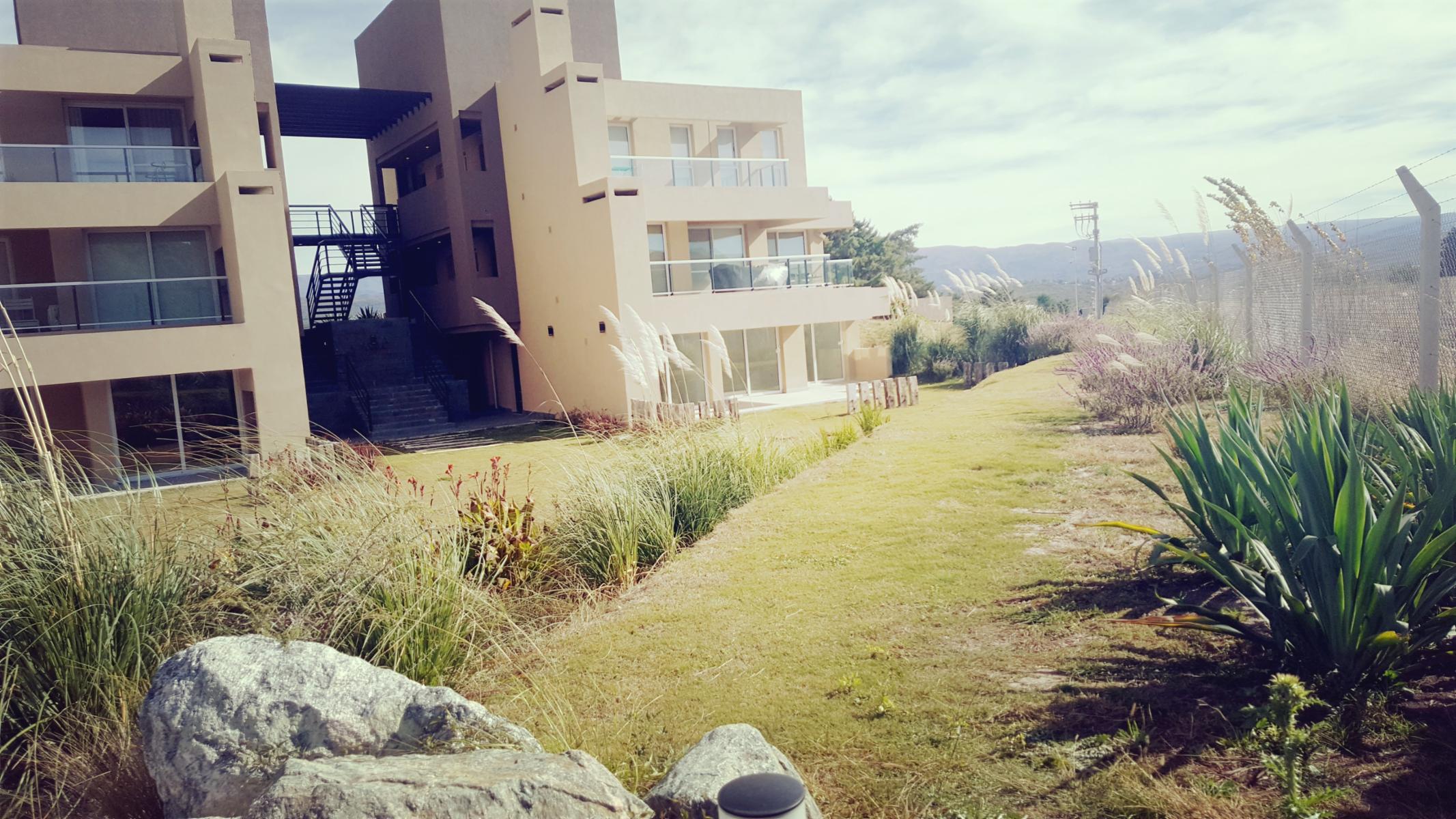 CONDOMINIO SIERRA PACIFICA. DENTRO DE COUNTRY CARLOS PAZ GOLF. AMPLIOS AMBIENTES, AMENTITIES. PRIMERA CALIDAD DE CONSTRUCCIÓN — foto 9
