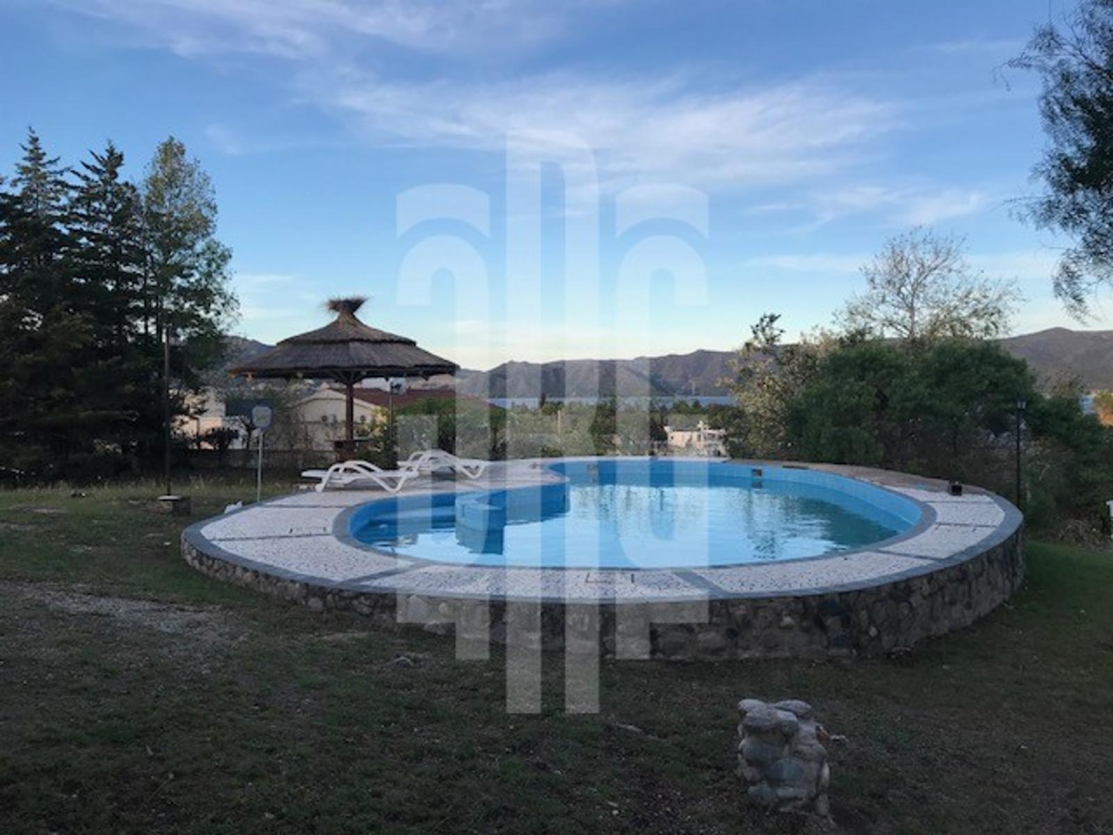 CASA EN VENTA CON GRAN PARQUE EN CARLOS PAZ. BARRIO CERRADO LAGO AZUL. VISTA PANORAMICA — foto 3