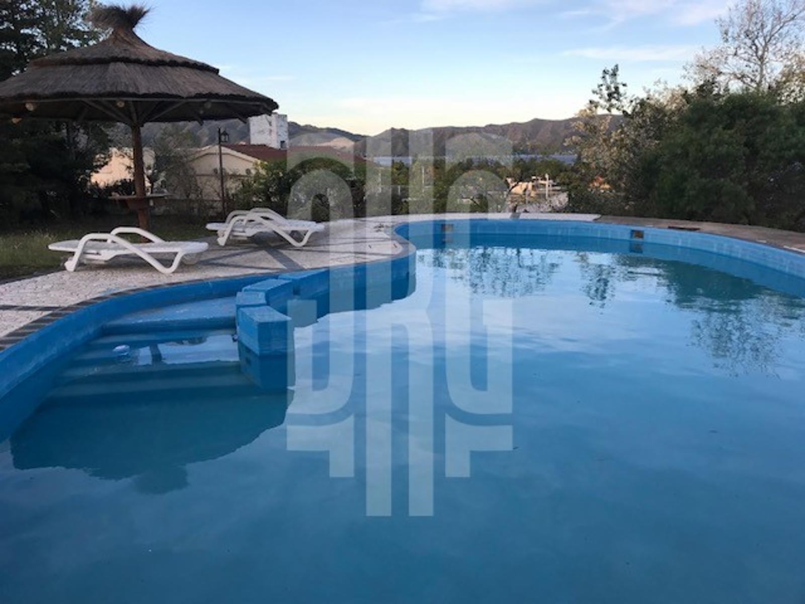 CASA EN VENTA CON GRAN PARQUE EN CARLOS PAZ. BARRIO CERRADO LAGO AZUL. VISTA PANORAMICA — foto 4