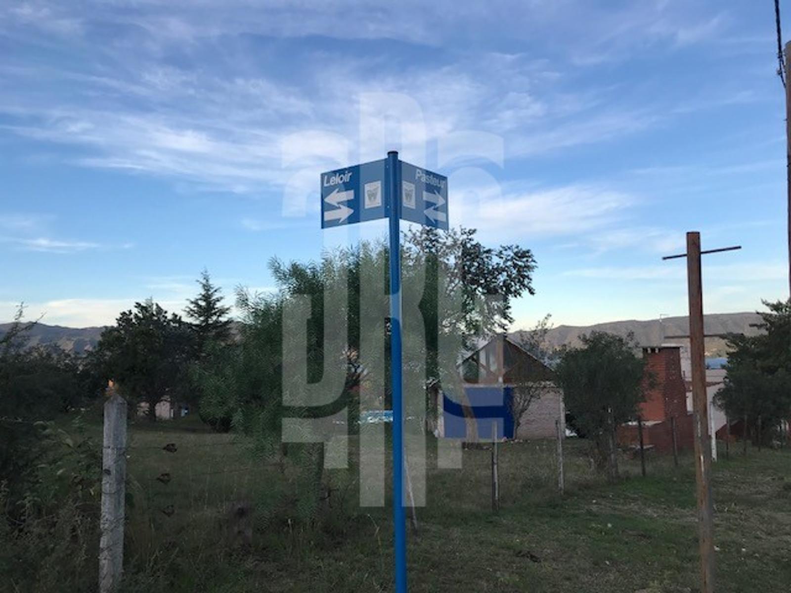 CASA EN VENTA CON GRAN PARQUE EN CARLOS PAZ. BARRIO CERRADO LAGO AZUL. VISTA PANORAMICA — foto 8