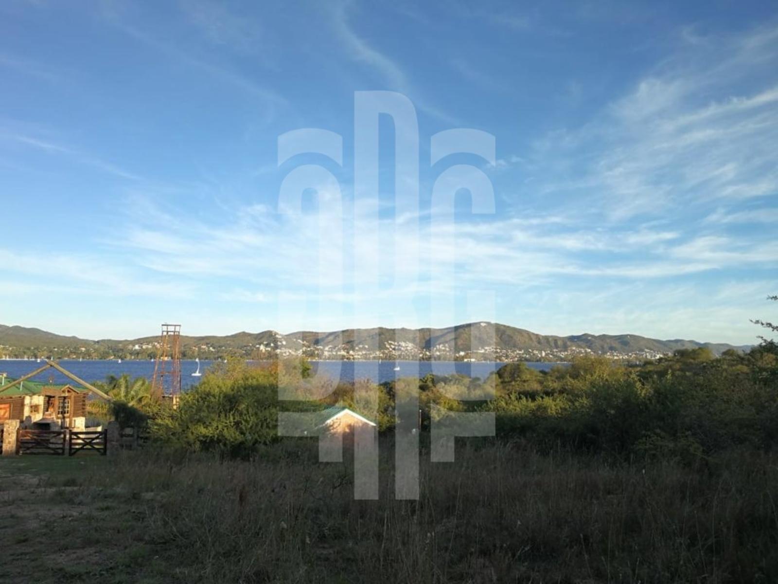 CASA EN VENTA CON GRAN PARQUE EN CARLOS PAZ. BARRIO CERRADO LAGO AZUL. VISTA PANORAMICA — foto 11